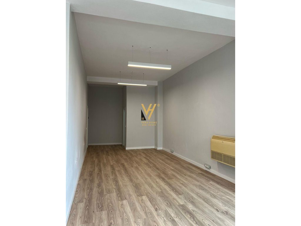 JEPET ZYRE 150 M2 ME QERA TE KOMUNA E PARISIT 2.000 EURO 2