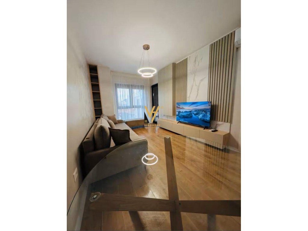JEPET APARTAMENT 2+1+BLK ME QIRA TE STADIUMI DINAMO 90.000 LEKE