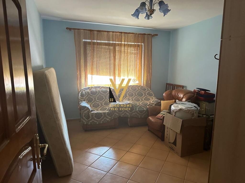 Shitet Apartament 2+1 te Ish restorant Durresi 81 m2 4