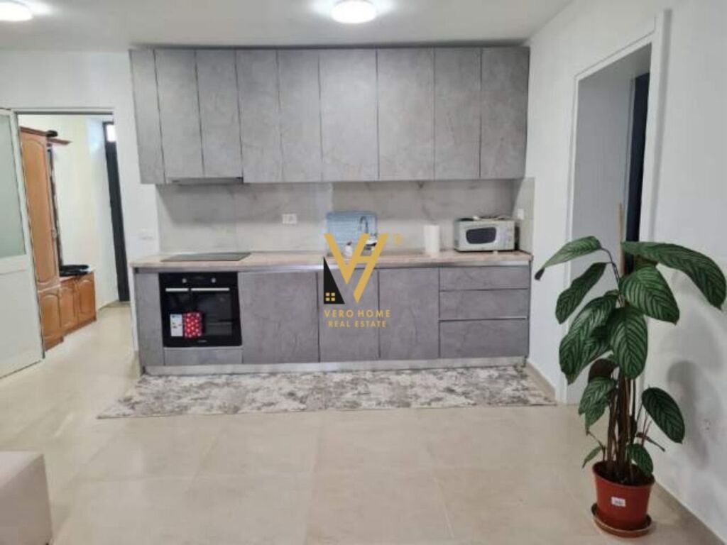 Jepet Apartament 2+1+ballkon me qera te Blloku 120 m2