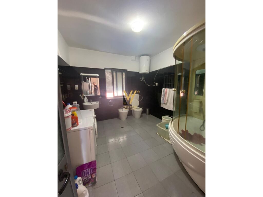 Shitet vile tre katshe ne Fresk 1.150 m2 3