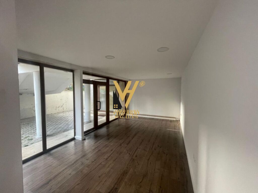 JEPET AMBIENT BIZNESI 170 M2 ME QERA TE PAZAR I RI 2.000 EURO
