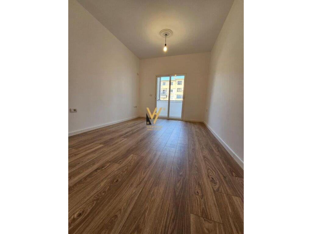 Shitet Apartament 1+1+ballkon te Rruga Petro Nini Luarasi 70 m2 3