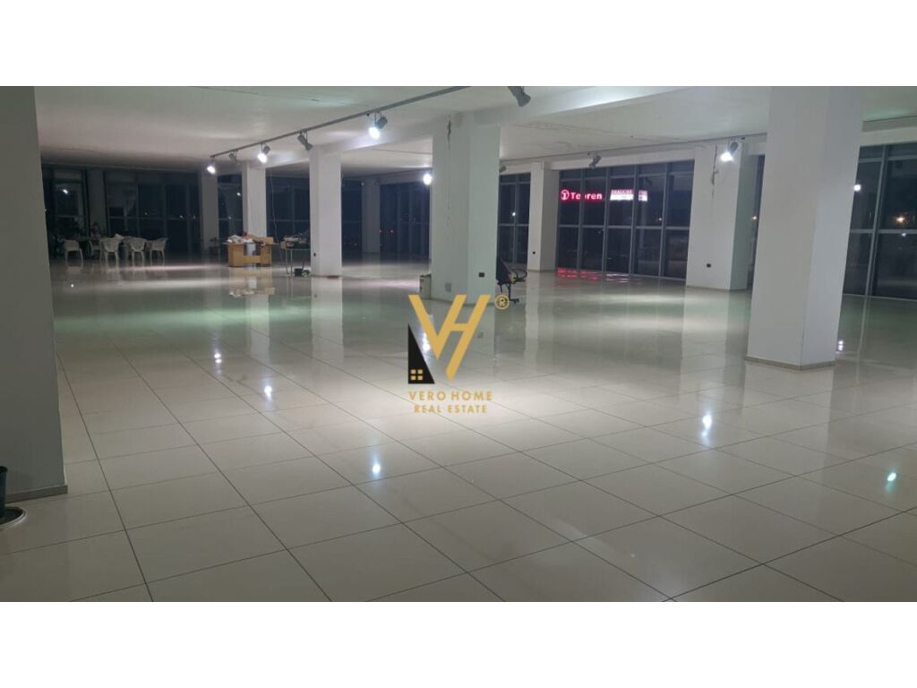 Jepet Magazine me qera te Autostrada Tirane-Durres 2.455 m2 2