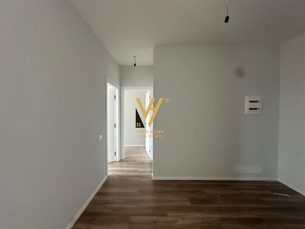 Jepet Zyre me qera te Kompleksi Arlis , Rruga e Dibres 90 m2 3