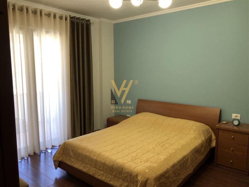Jepet Apartament 3+1+2 me qera tek Rruga Myslym Shyri 150 m2 4