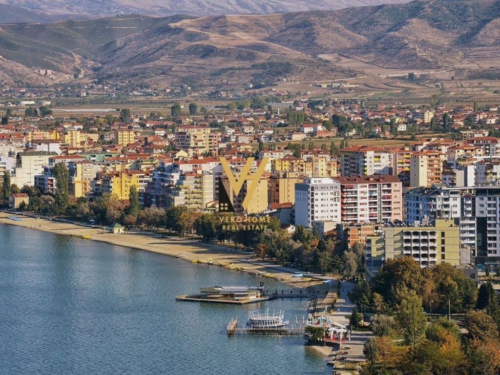 Shitet Apartament 1+1+ballkon ne Pogradec 74 m2