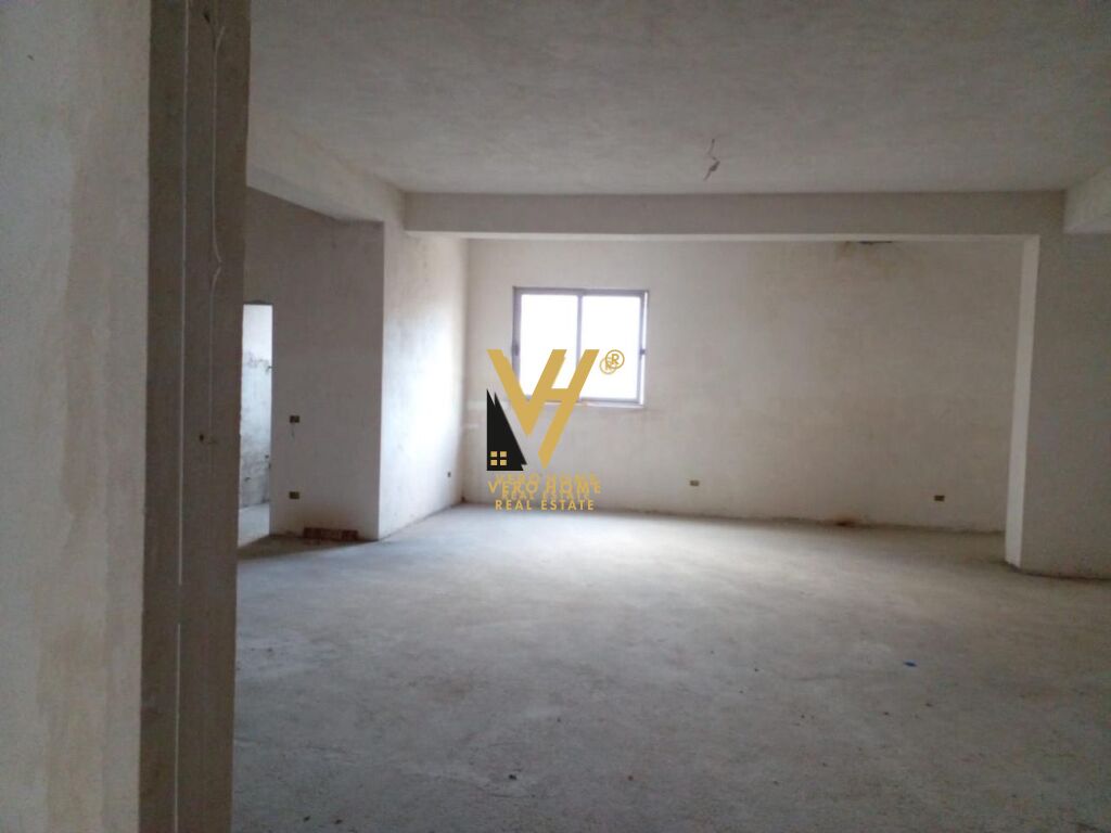 SHITET DYQAN 410 M2 NE FIER 600.000 EURO 4