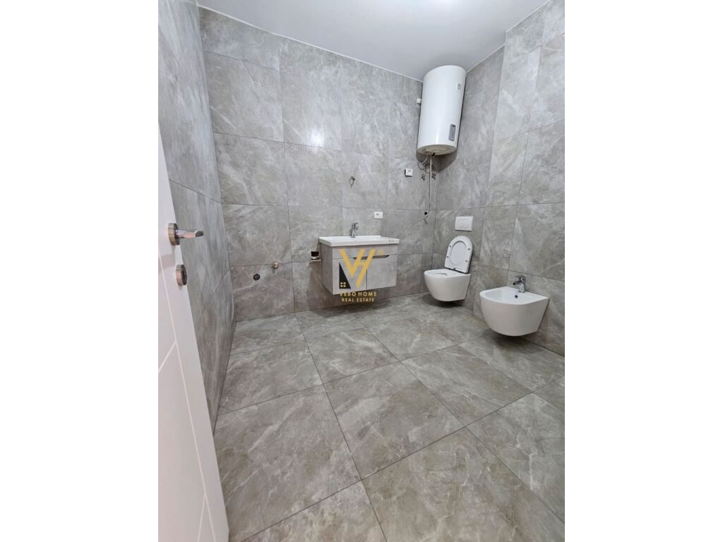 Shitet Apartament 1+1+ballkon te Rruga Petro Nini Luarasi 72 m2 4
