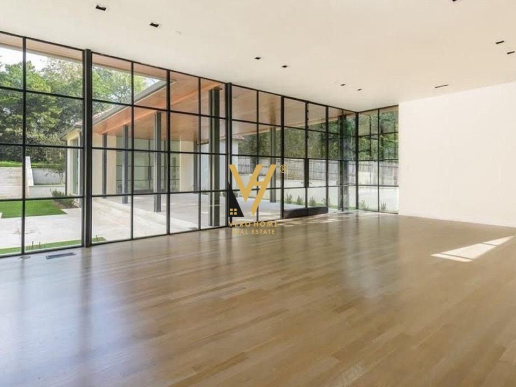 JEPET AMBIENT 187 M2 ME QERA TE LIQENI I THATE 2.000 EURO