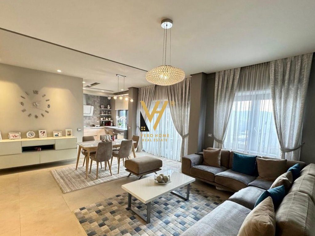 JEPET APARTAMENT 2+1 ME QERA PRANE RING CENTER 1.200 EURO