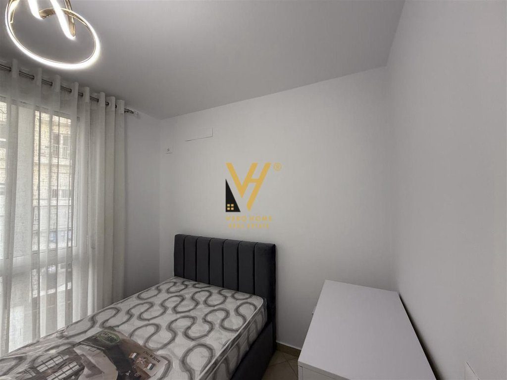 JEPET APARTAMENT 2+1+BLK ME QERA TE RRUGA E BARRIKADAVE 1.000 EURO 3