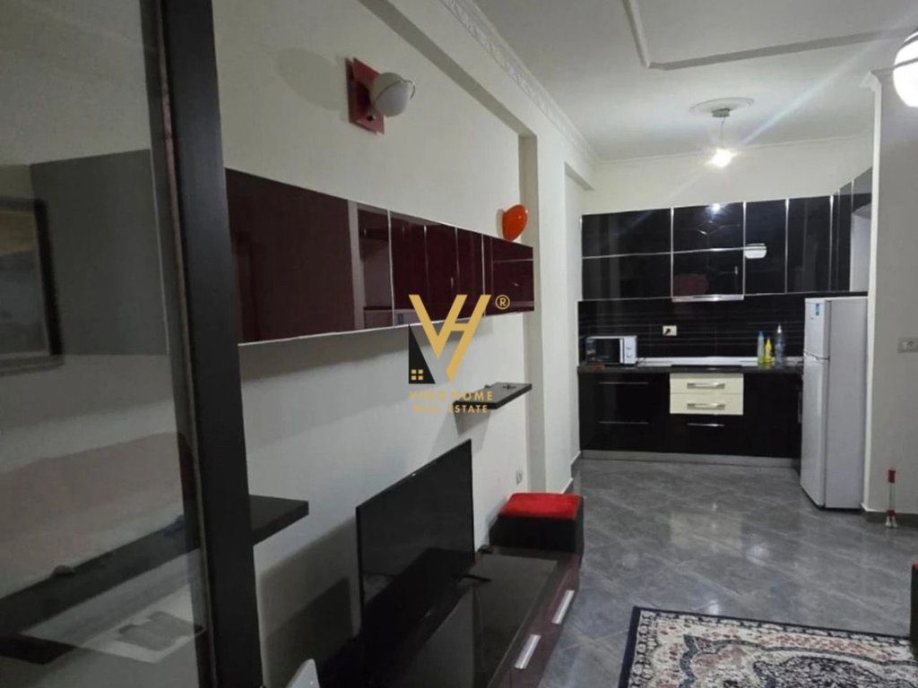 JEPET APARTAMENT 1+1 ME QIRA TE KOPSHTI ZOOLOGJIK 55.000 LEKE 2