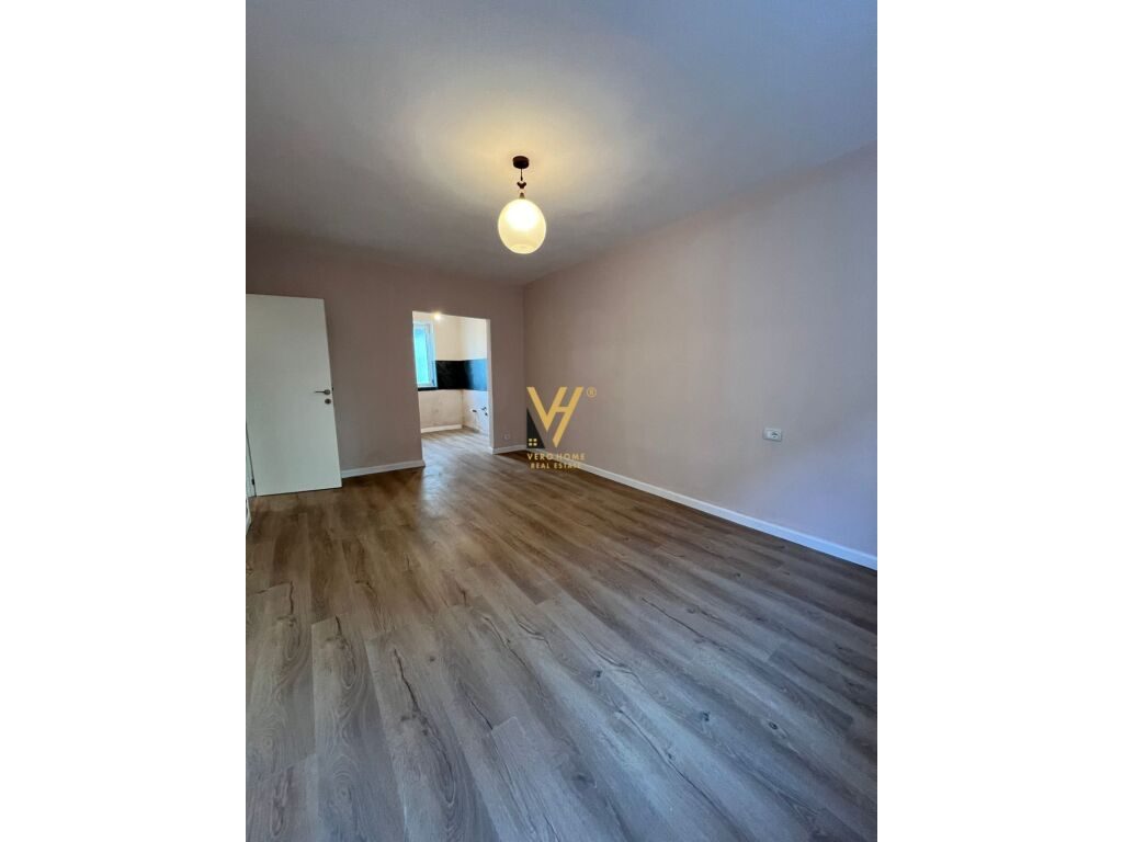 Shitet Apartament 1+1+ballkon te Rruga e Dibres 52 m2