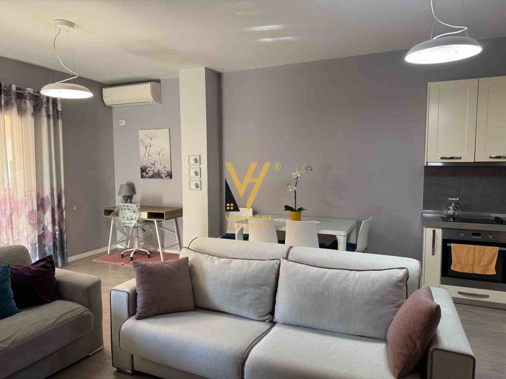 JEPET APARTAMENT 1+1+BLK ME QERA TE BULEVARDI I RI 60.000 LEKE