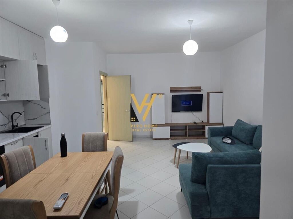Shitet Apartament 1+1+ballkon te Kmy , Yzberisht 65 m2 3