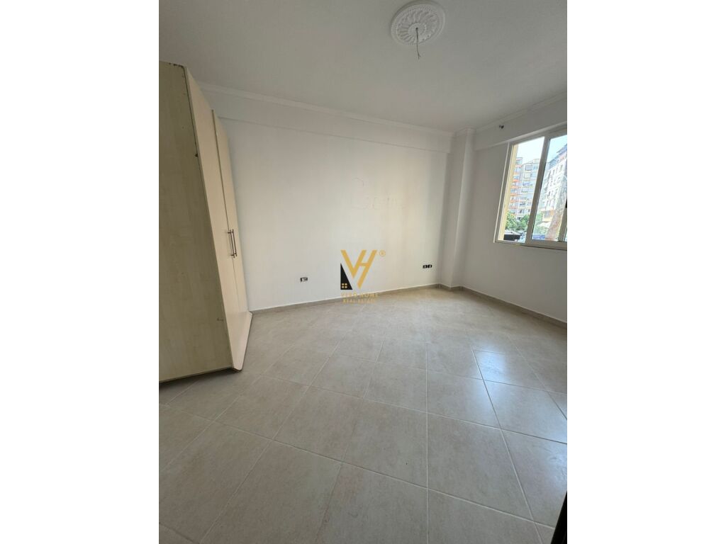 Shitet Apartament 2+1+2+ballkon te Unaza e Re 104 m2 2