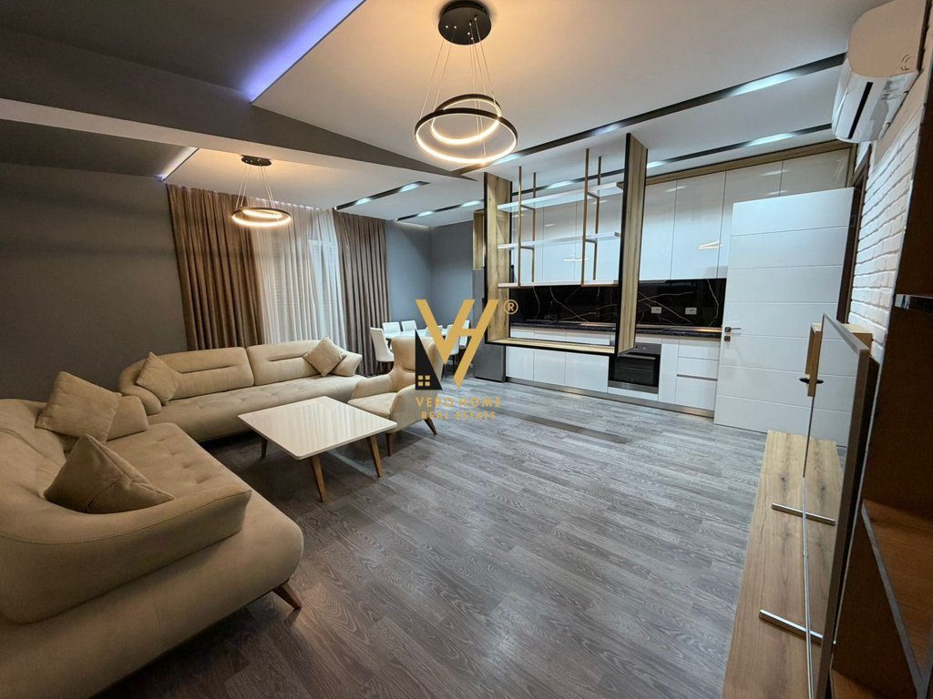 JEPET APARTAMENT 3+1+2+3BLK ME QIRA TE KODRA E DIELLIT 1.200 EURO 2