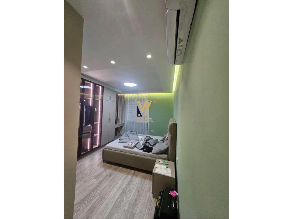 JEPET APARTAMENT 2+1+2+BLK ME QERA TEK ISH DOGANA 70.000 LEKE 2