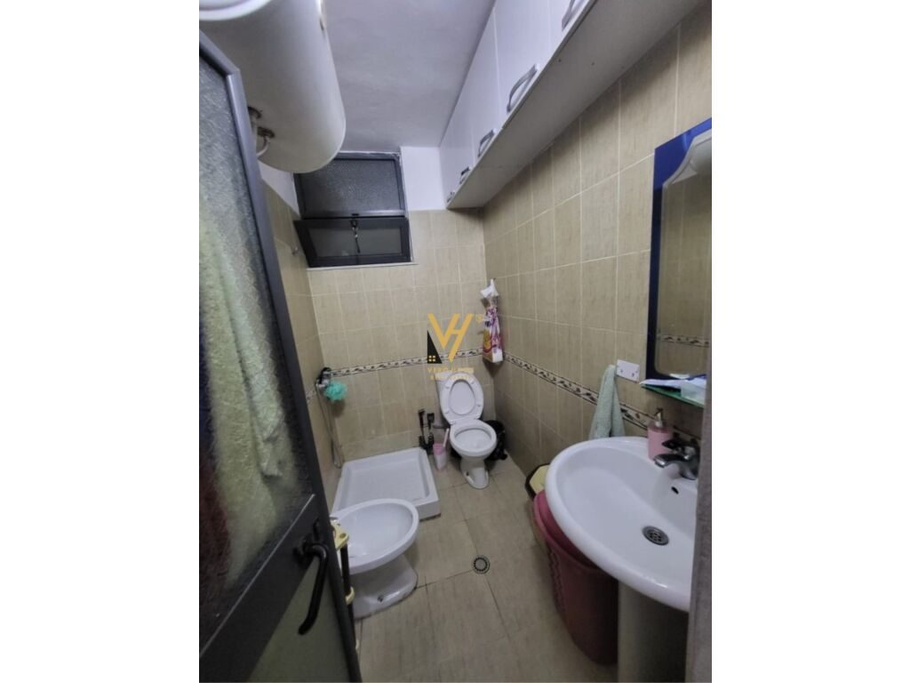 Shitet Apartament 2+1+ballkon te Rruga 5 Maji 82 m2