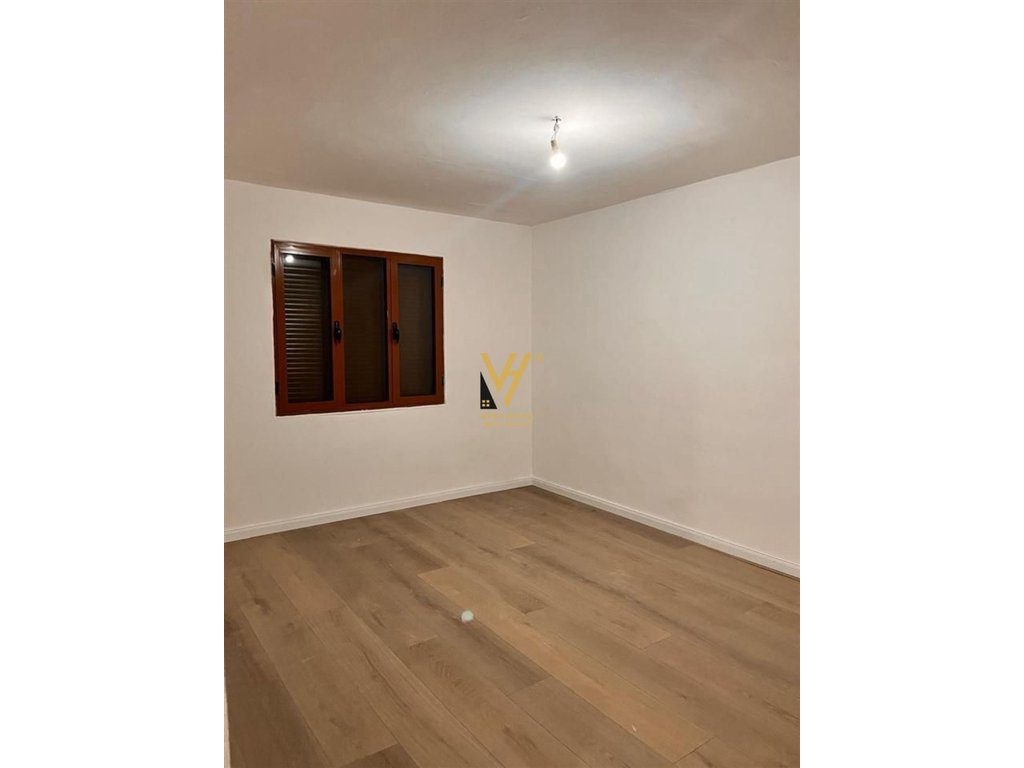 SHITET APARTAMENT 1+1+ANEKS NE KOMBINAT 7.500.000 LEKE