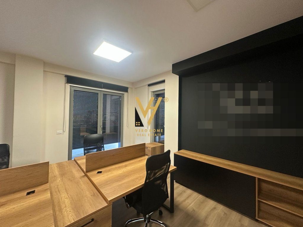 JEPET ZYRE 150M2 ME QERA TE RRUGA E DURRESIT 2.500 EURO 2