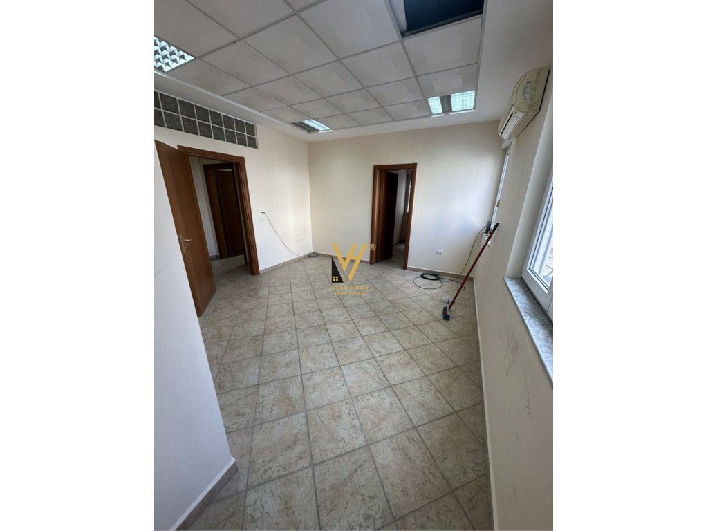 JEPET ZYRE 89 M2 ME QIRA TE 9 KATESHET 1.150 EURO