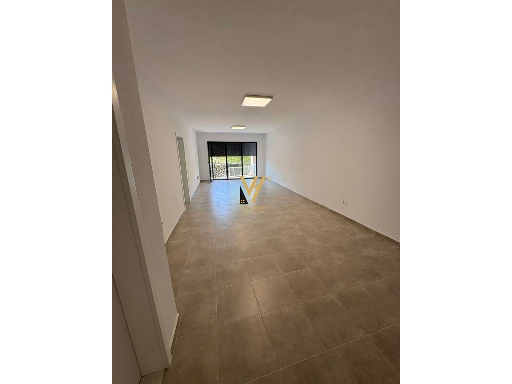 JEPET ZYRE 160 M2 ME QIRA TE LIQENI I THATE 150.000 LEKE
