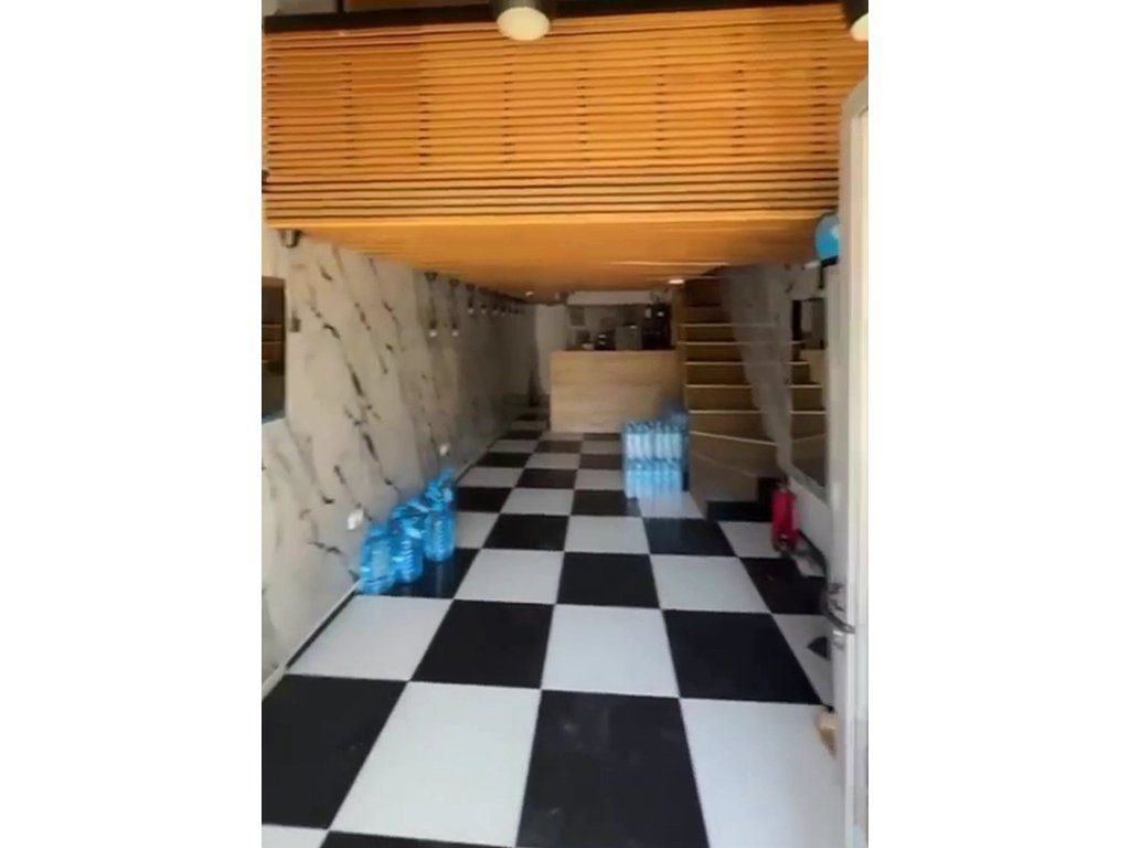 JEPET AMBIENT BIZNESI 60 M2 ME QERA NE ASTIR 60.000 LEKE
