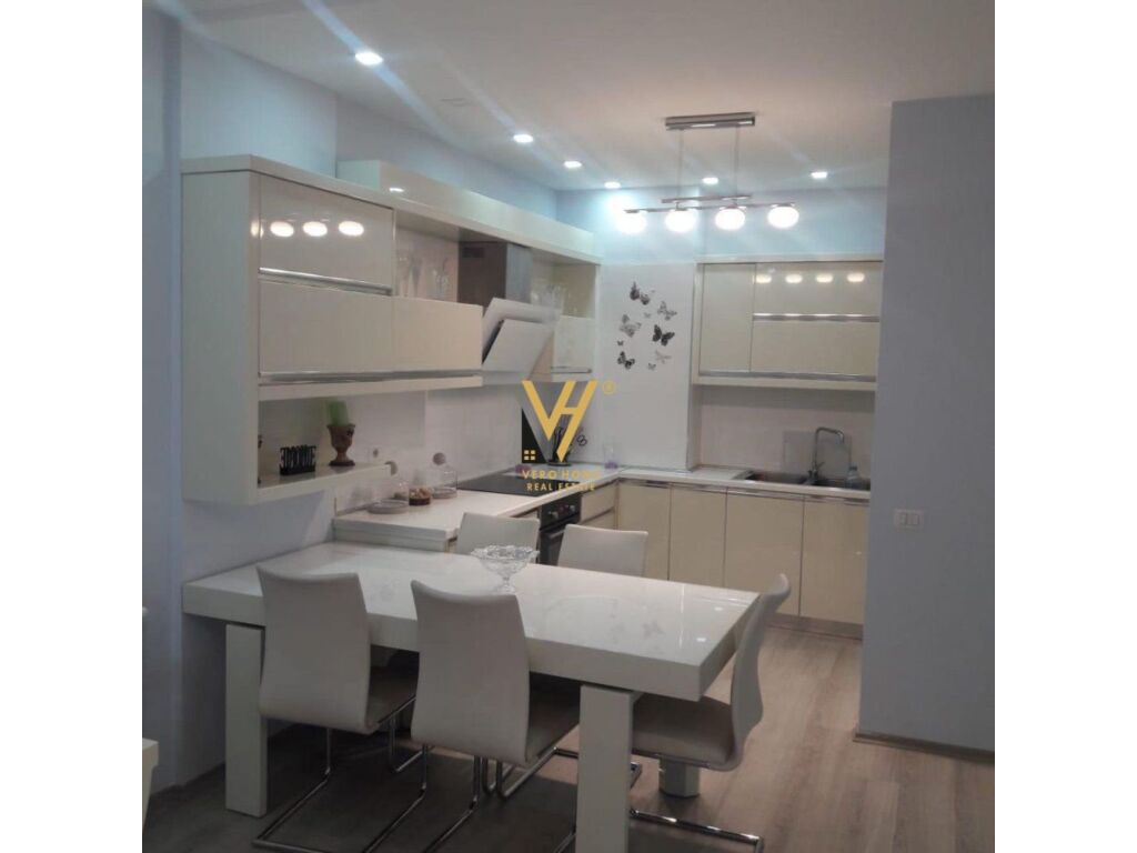 Jepet Apartament 2+1+2+ballkon me qera te Selvia 120 m2