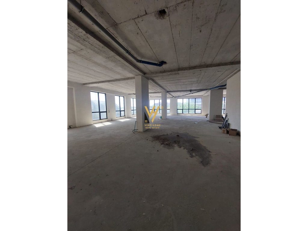 JEPET AMBJENT BIZNESI 300 M2 ME QERA NE PORCELAN 3.600 EURO 3