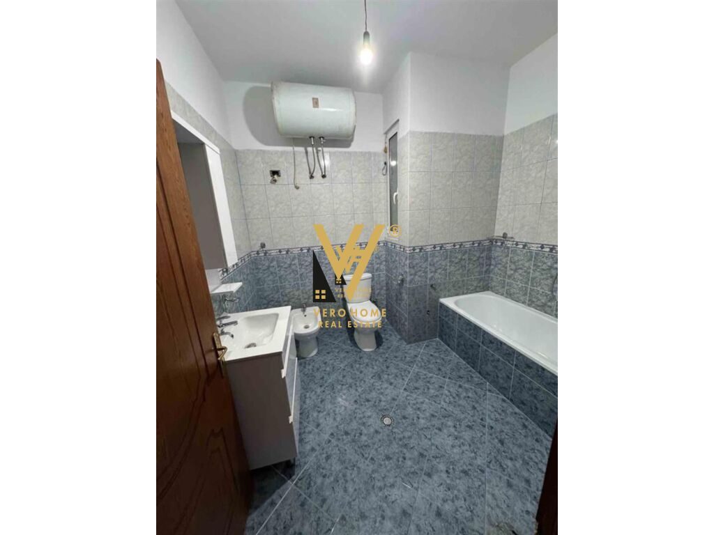 JEPET APARTAMENT 2+1+BLK ME QERA NE PORCELAN 500 EURO 3