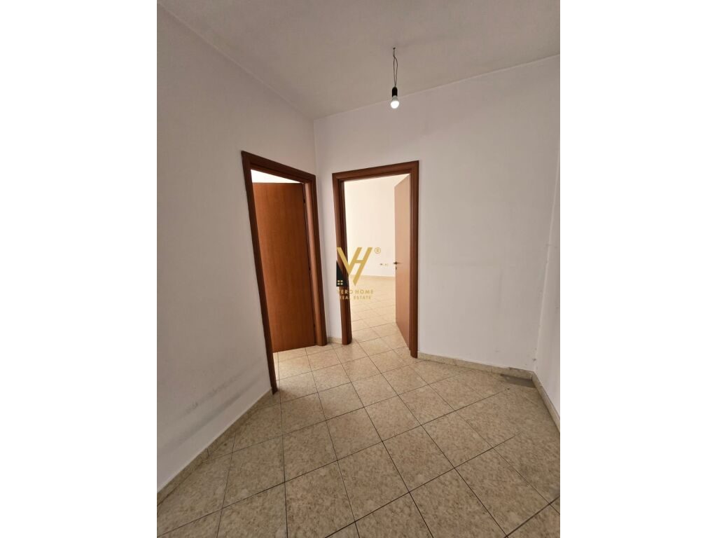 Shitet Apartament 2+1+ballkon te Qendra Globe , Rruga e Kavajes 95 m2 4
