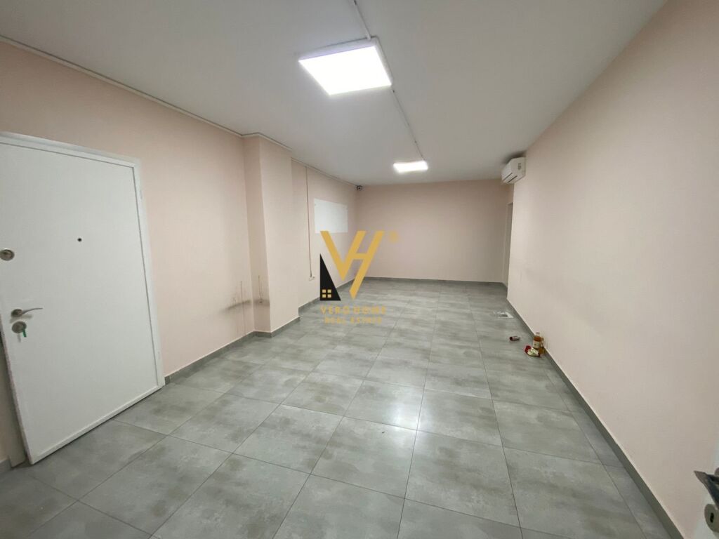 Jepet Zyre me qera te Stacioni i Trenit 750 m2 3