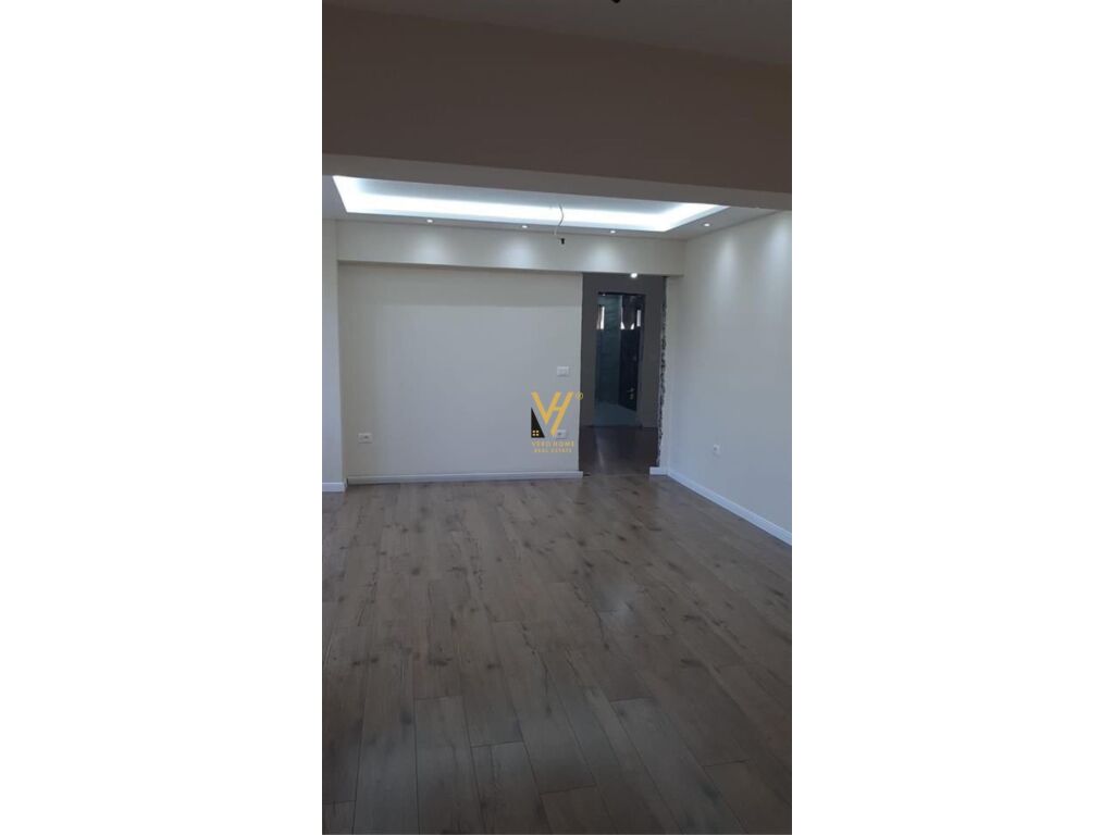 Jepet zyre me qera ne Qender 80 m2 2