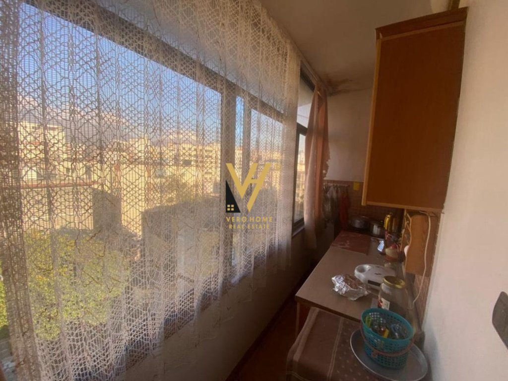 JEPET APARTAMENT 3+1 ME QIRA TE RRUGA FORTUZI 50.000 LEKE 4