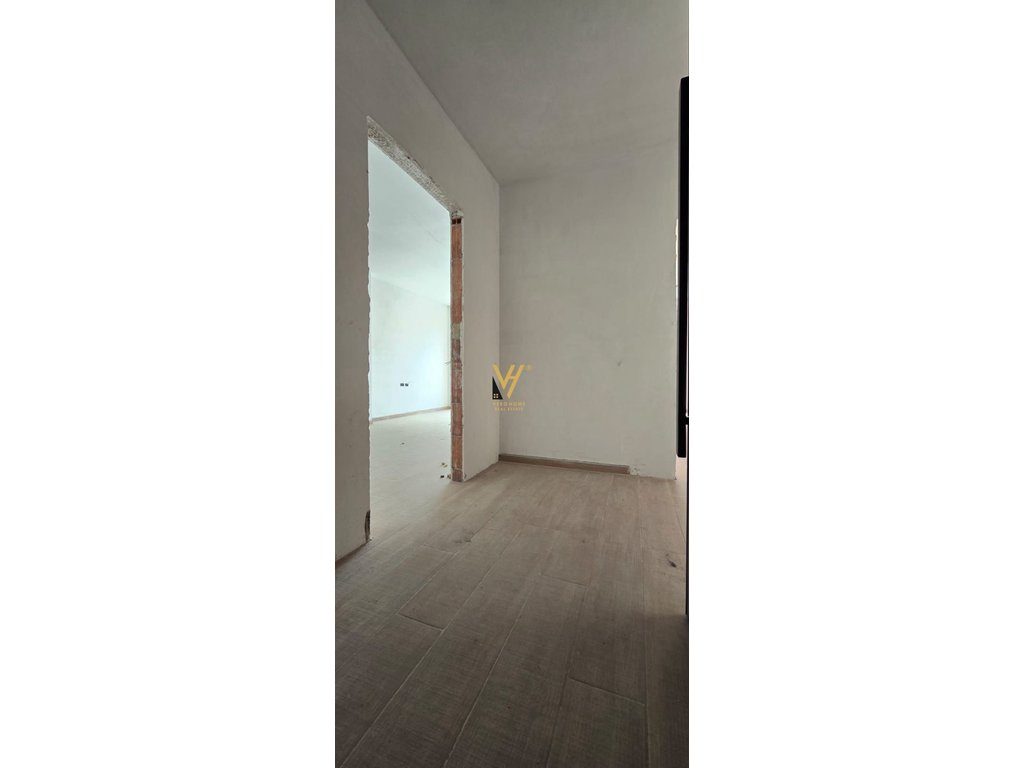 SHITET APARTAMENT 1+1 TE BULEVARDI I RI 140.000 EURO 2