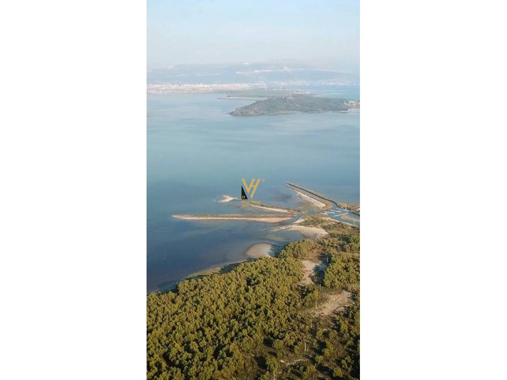 SHITET TRUALL 7.400 M2 NE VLORE, AKERNI 185.000 EURO