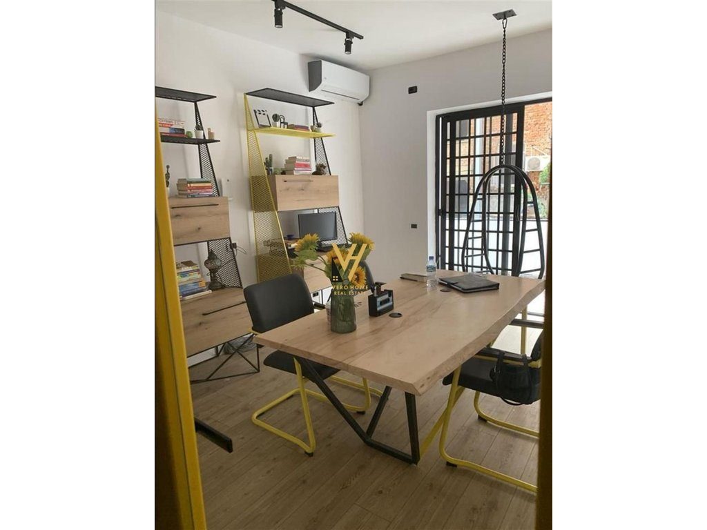 JEPET ZYRE 110 M2 ME QERA TE RRUGA E DURREST 1.100 EURO 3