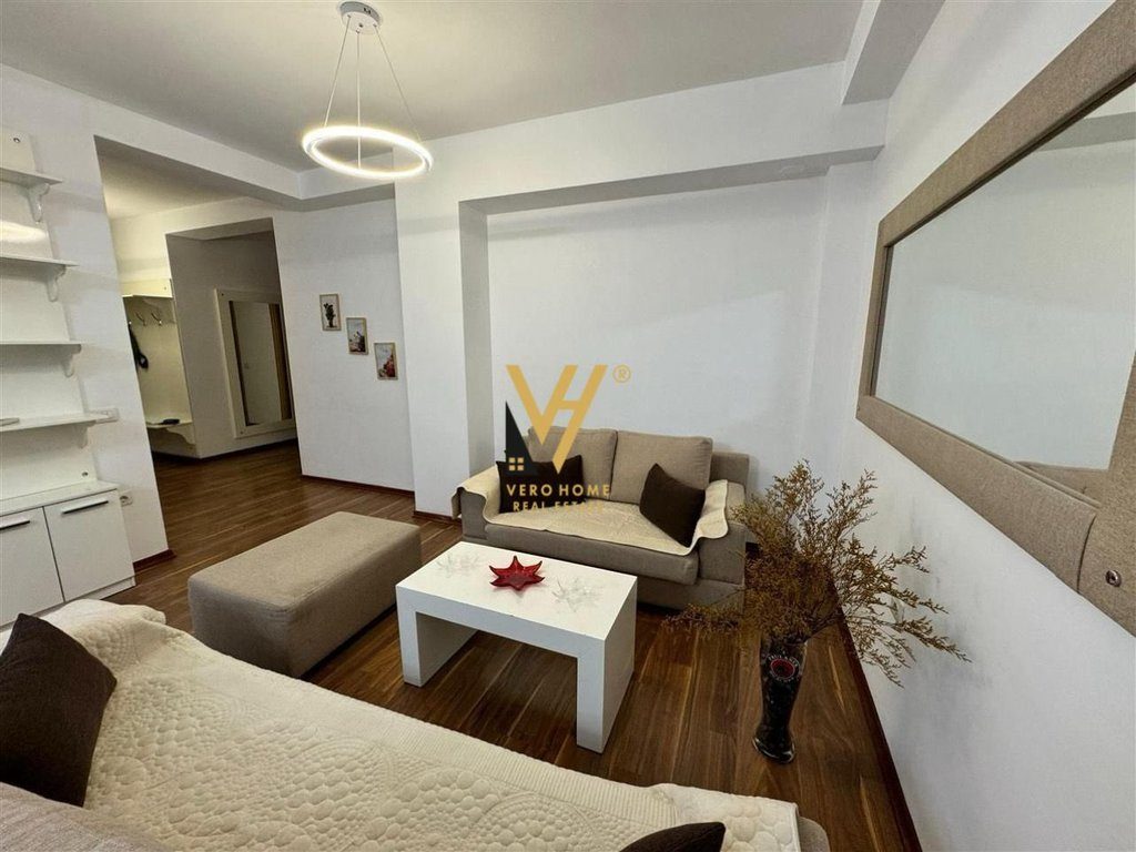 JEPET APARTAMENT 3+1+BLK ME QERA TE LIQENI THATE 1.000 EURO