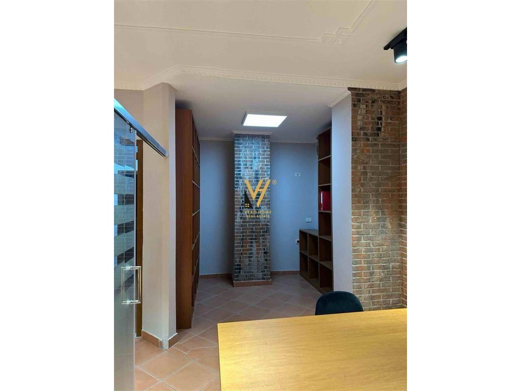 JEPET ZYRE 75 M2 ME QERA TE STACIONI I TRENIT 700 EURO 3