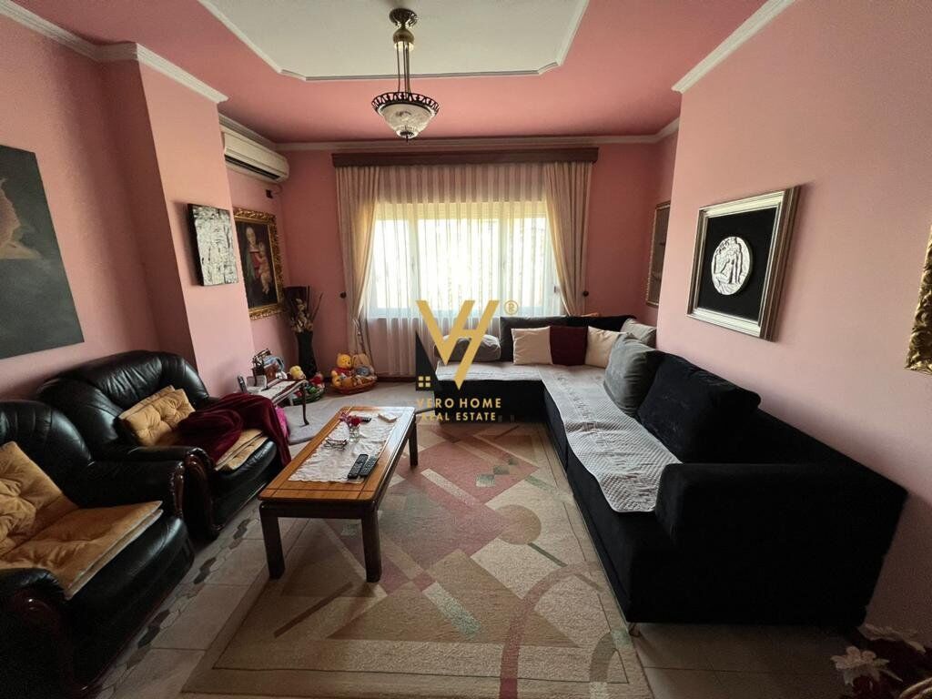 Shitet Apartament 3+1+2 te Stacioni i Trenit 140 m2 4