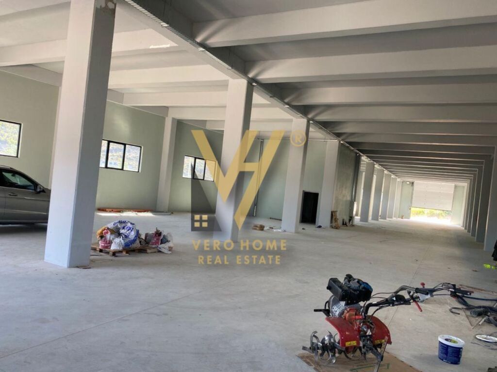 Shitet magazine dy kateshe 2000 m2 ne Vaqarr 4