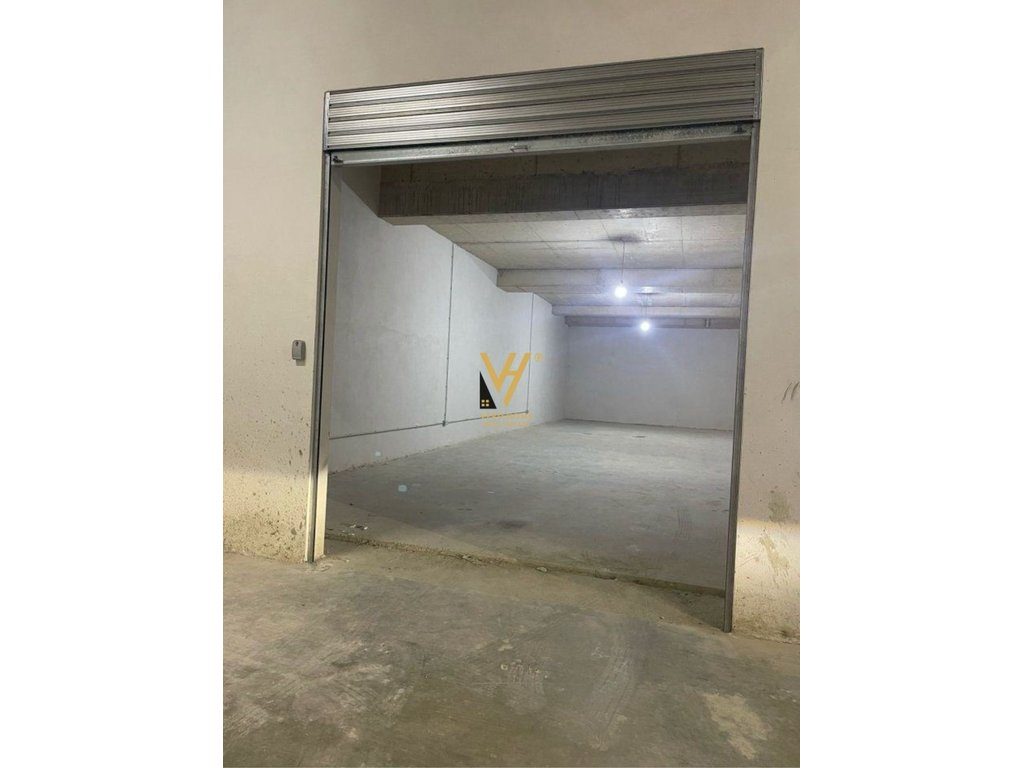 JEPET MAGAZINE 170M2 ME QERA TE ISH STACIONI I TRENIT 1.360 EURO