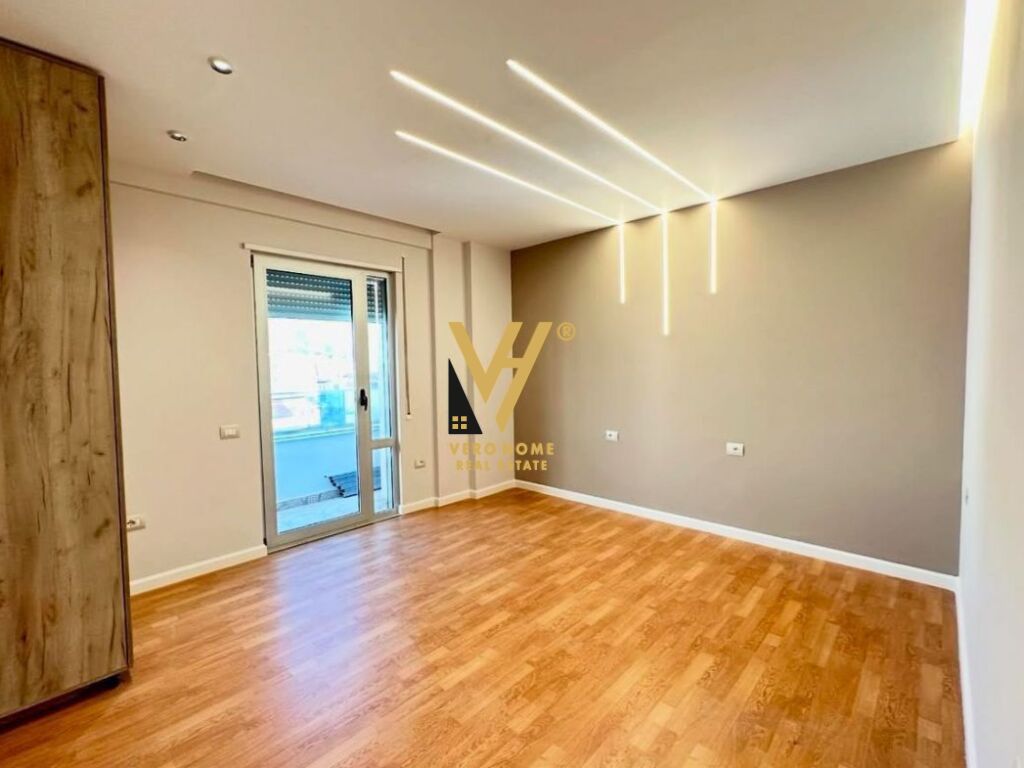 SHITET APARTAMENT 3+1+2 PRANE XHAMLLIKUT 270.000 EURO 4