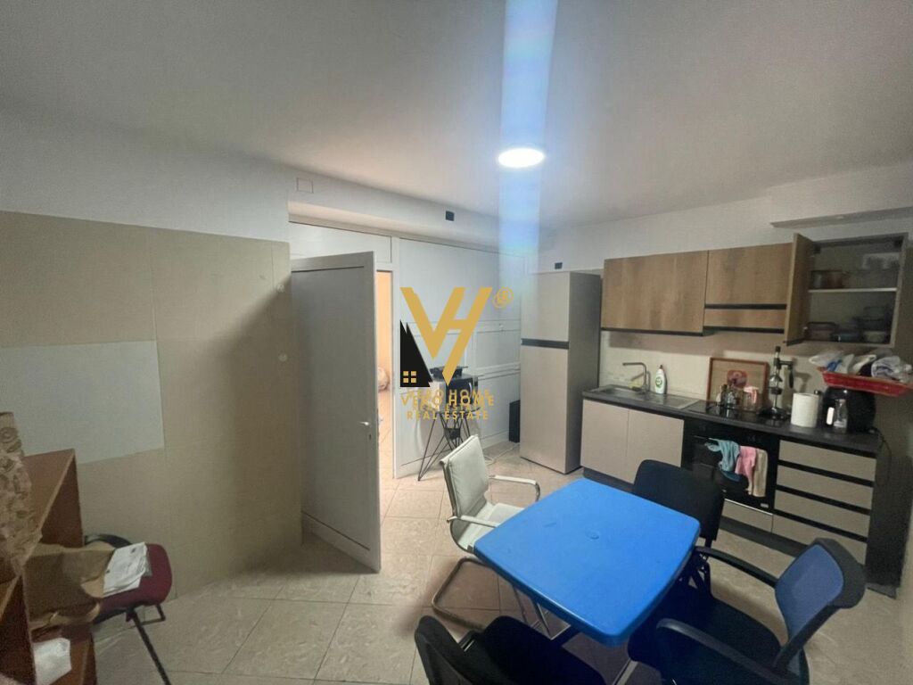 JEPET AMBIENT BIZNESI 170 M2 ME QERA TE PAZAR I RI 2.000 EURO 3