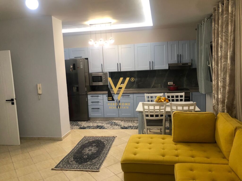 Jepet Apartament 2+1+ballkon me qera te Komuna e Parisit 100 m2 2