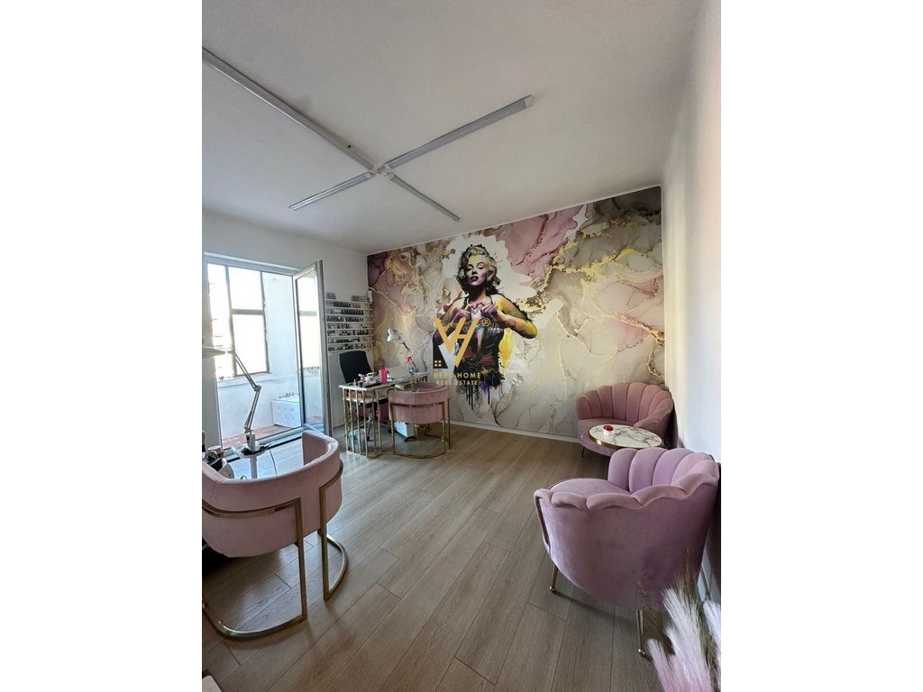 JEPET AMBIENT 65 M2 ME QERA TE RRUGA E KAVAJES 600 EURO