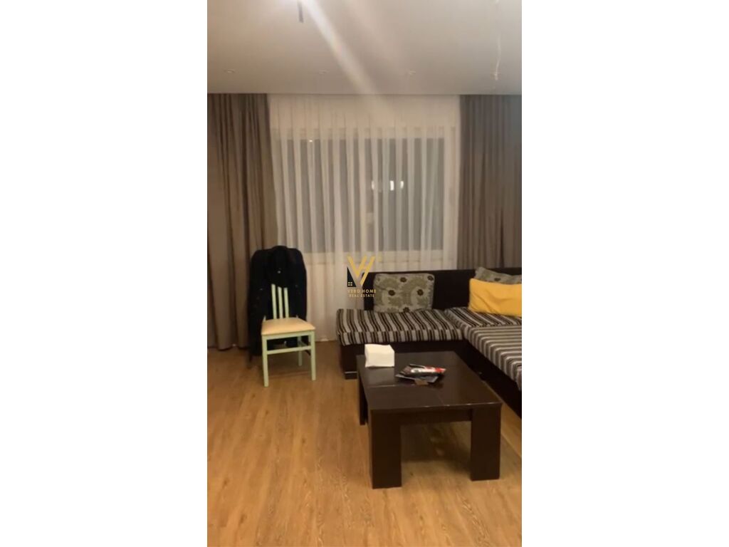 Jepet Zyre me qera te 21 Dhjetori 80 m2 2