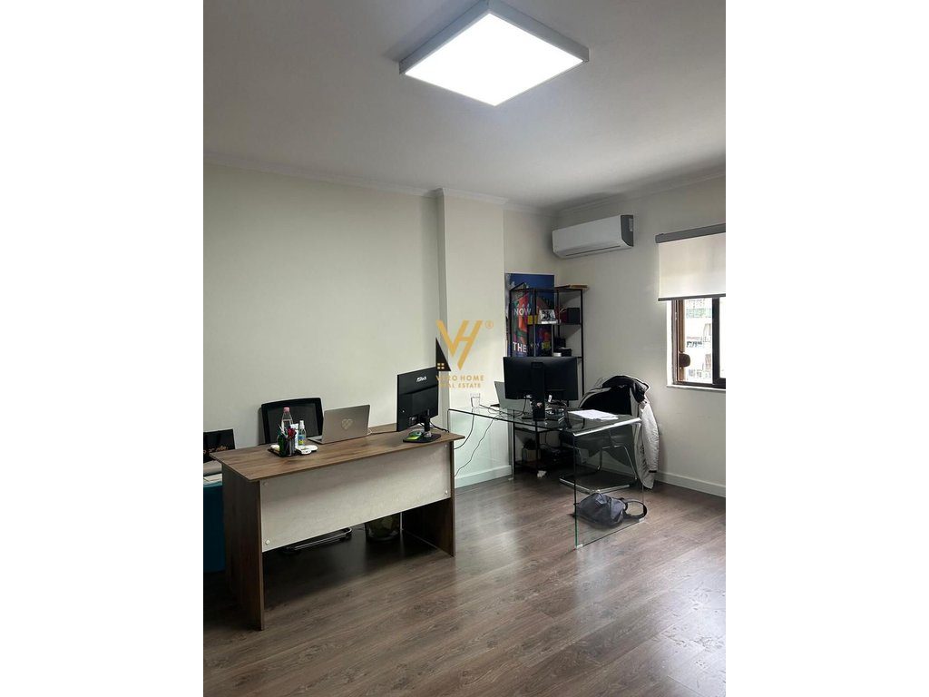 JEPET ZYRË 3+1+2 ME QIRA BLLOK 1.100 EURO 3
